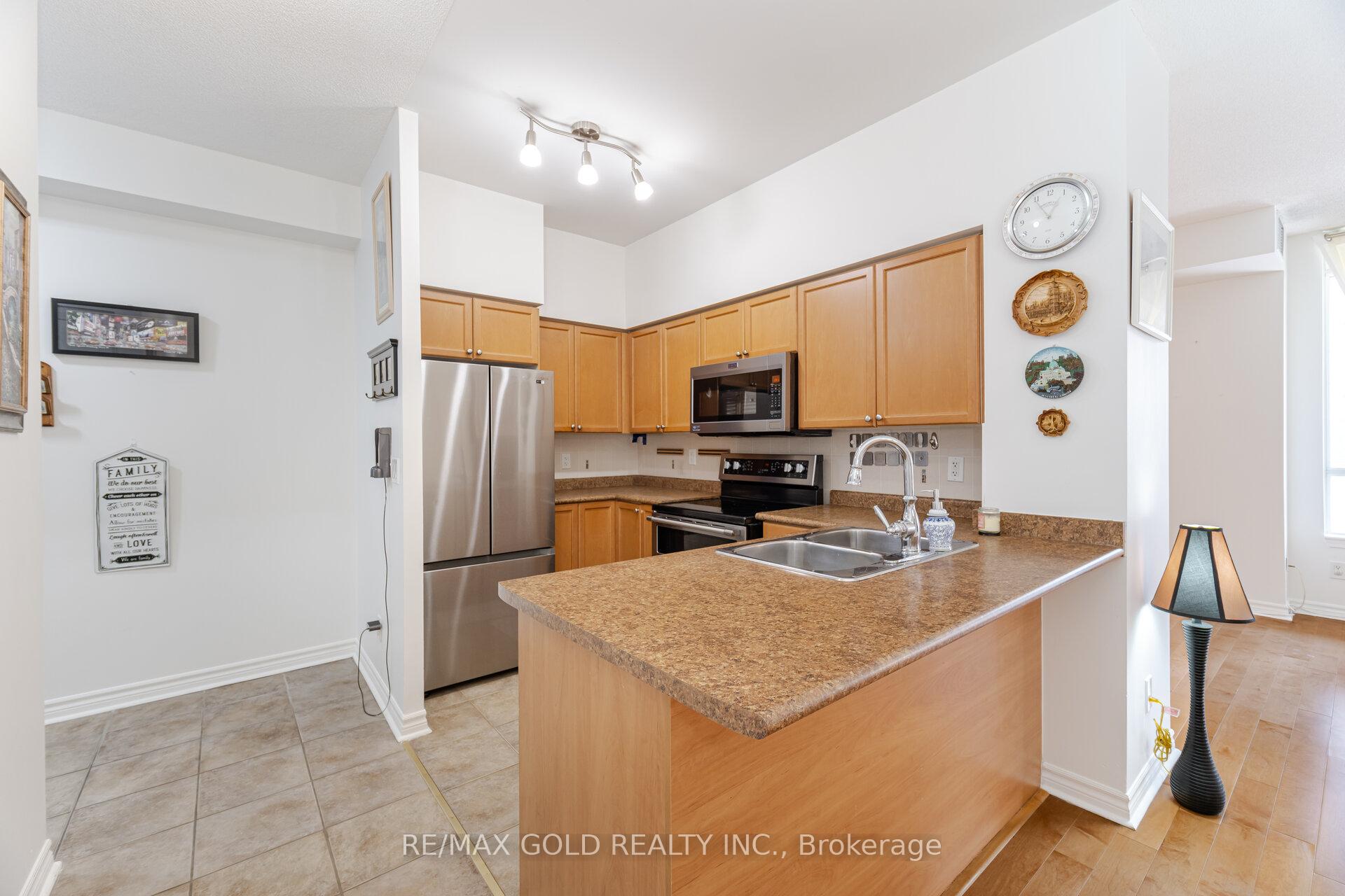 3 Bedrooms Condo at 388 Prince Of Wales, Mississauga For sale