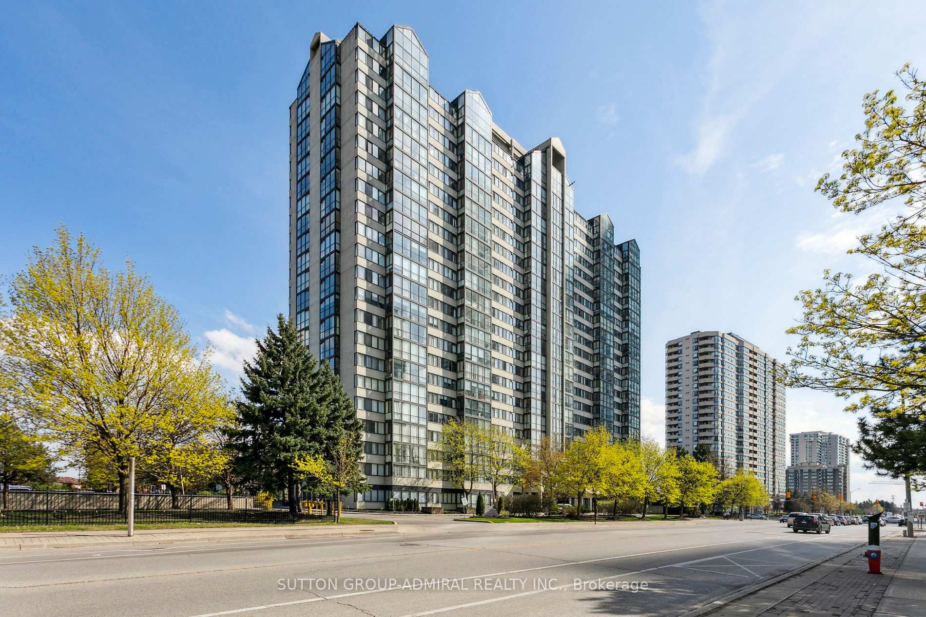 3 Bedrooms Condo at 350 Webb, Mississauga For sale