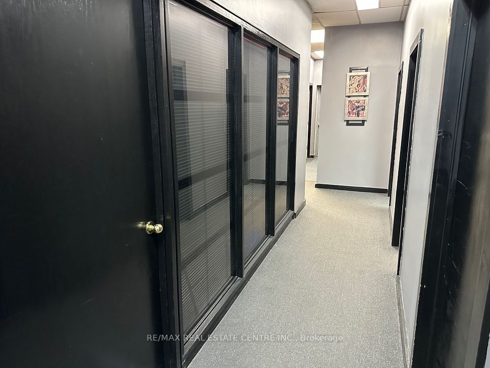 https://trreb-image.ampre.ca/X-YBS5OZqQ5BlRA0Sf_8BieKDCch9wVrldH-M58bfGs/rs:fit:960:960/wm:.5:so:0:50:.4/wmsh:10/wmt:PHNwYW4gZm9yZWdyb3VuZD0nd2hpdGUnIGZvbnQ9JzY4Jz5SRS9NQVggUkVBTCBFU1RBVEUgQ0VOVFJFIElOQy4sIEJyb2tlcmFnZTwvc3Bhbj4/L3RycmViL2xpc3RpbmdzLzQwLzU1LzIzLzM2L3AvNzVhZGM4NzYtY2JjNi00MDk2LWJkOTctYmJmZjY1Nzg2MzBkLmpwZw.jpg