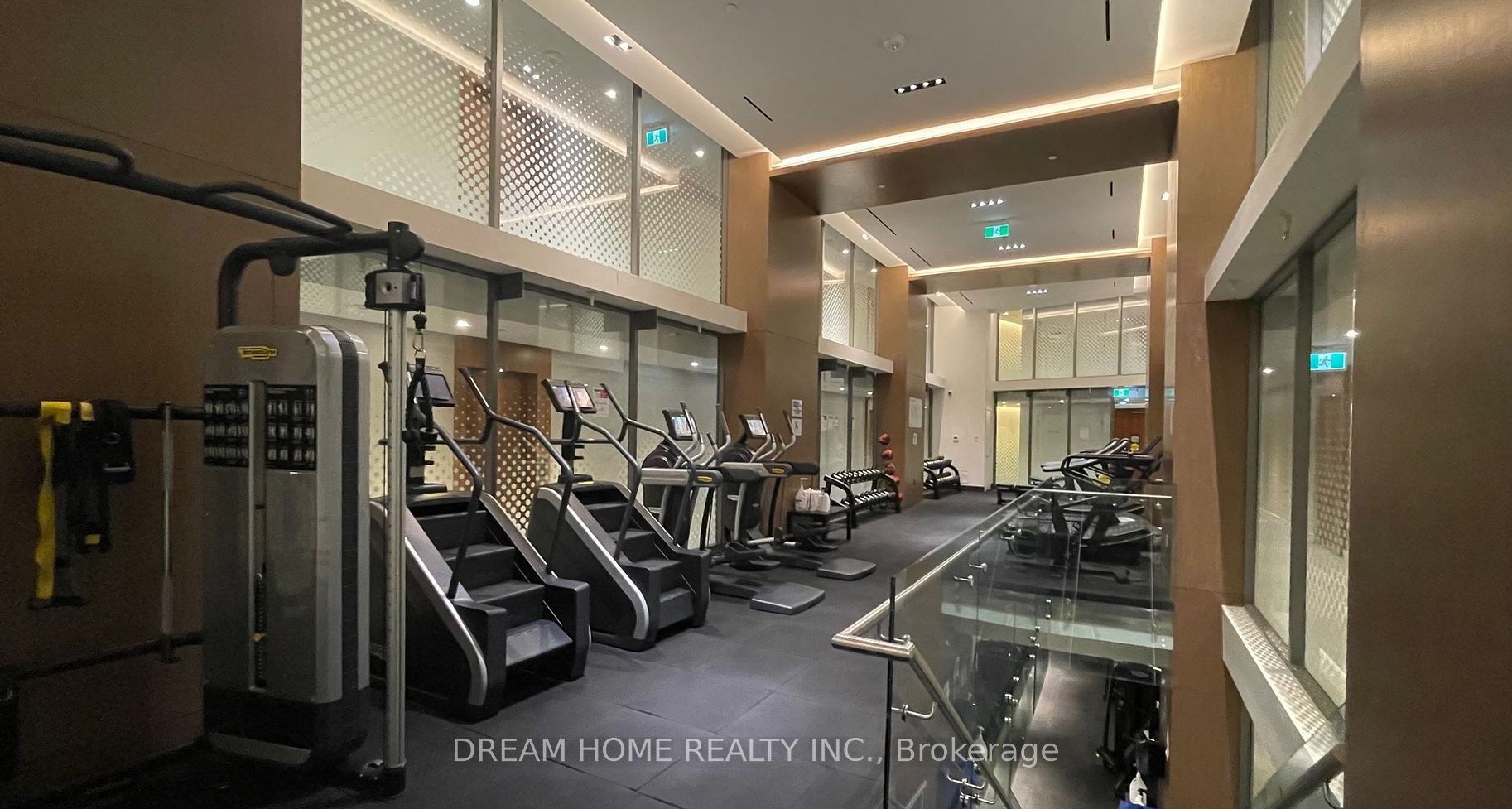 15 Queens Quay E, #515
