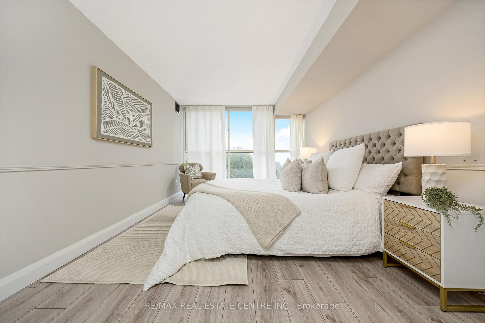2 Bedrooms Condo at 4185 Shipp, Mississauga For sale