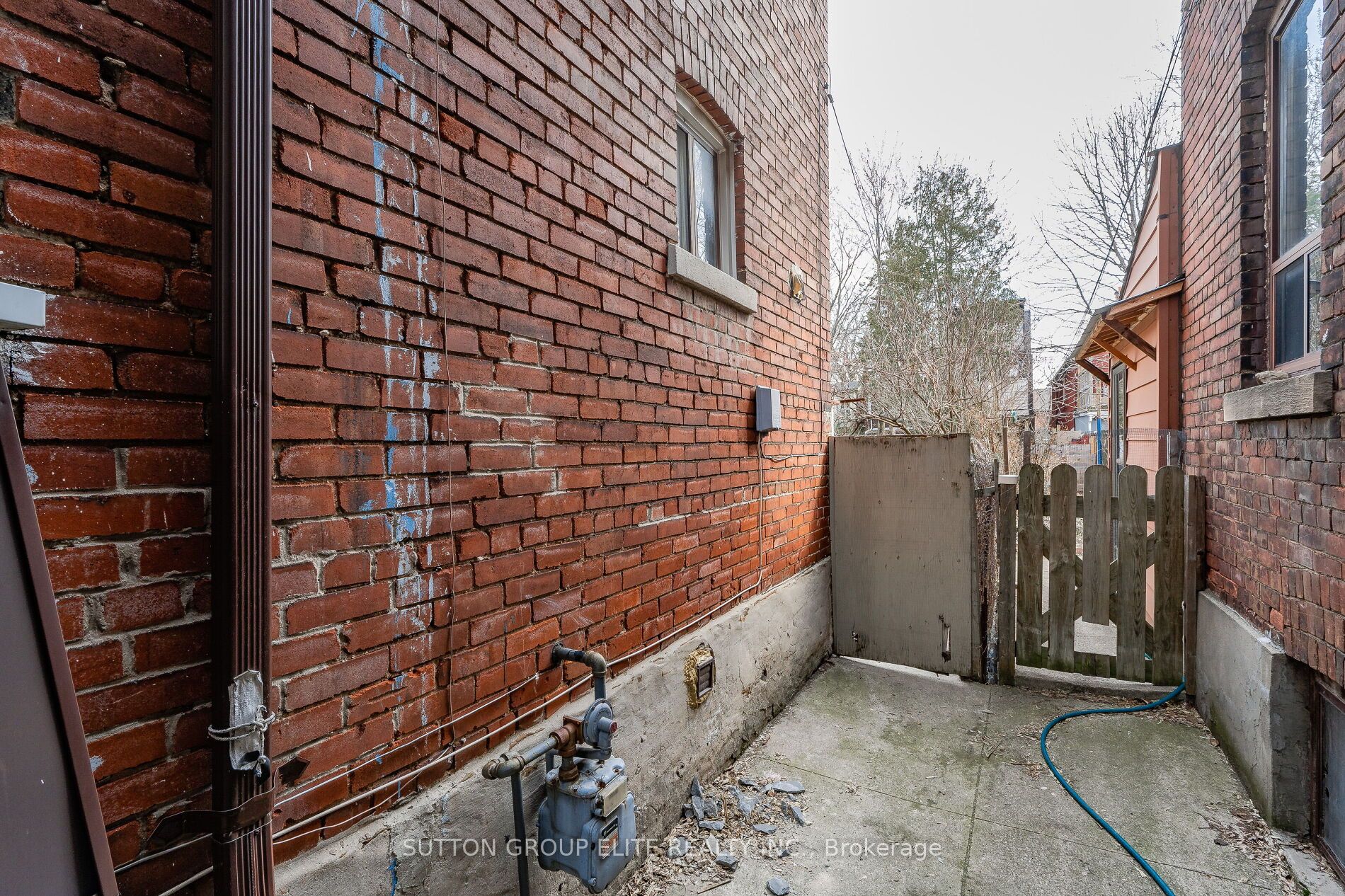 #Lower - 23 Burnfield Avenue, Toronto, ON M6G 1Y4