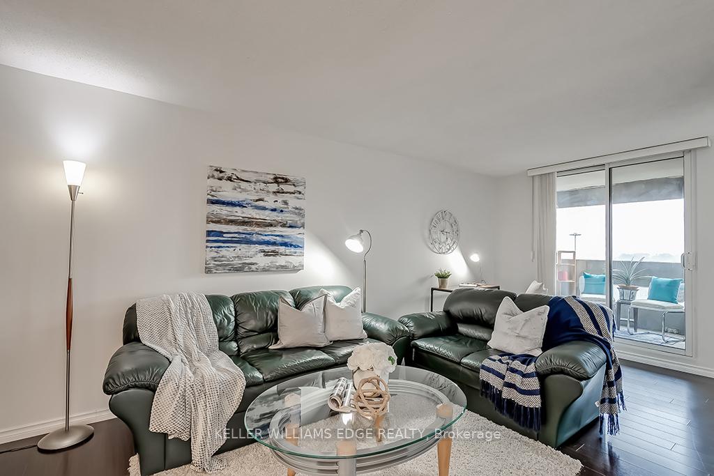 3 Bedrooms Condo at 475 The West Mall,  Toronto For sale