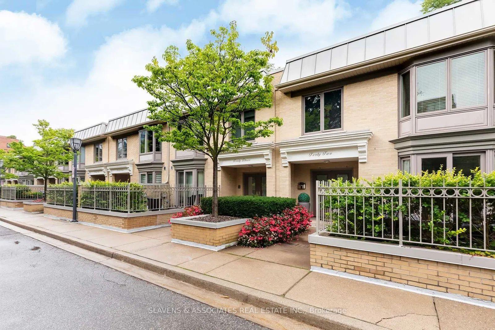 4 Bedrooms Condo at 35 Lower Village, Toronto For sale