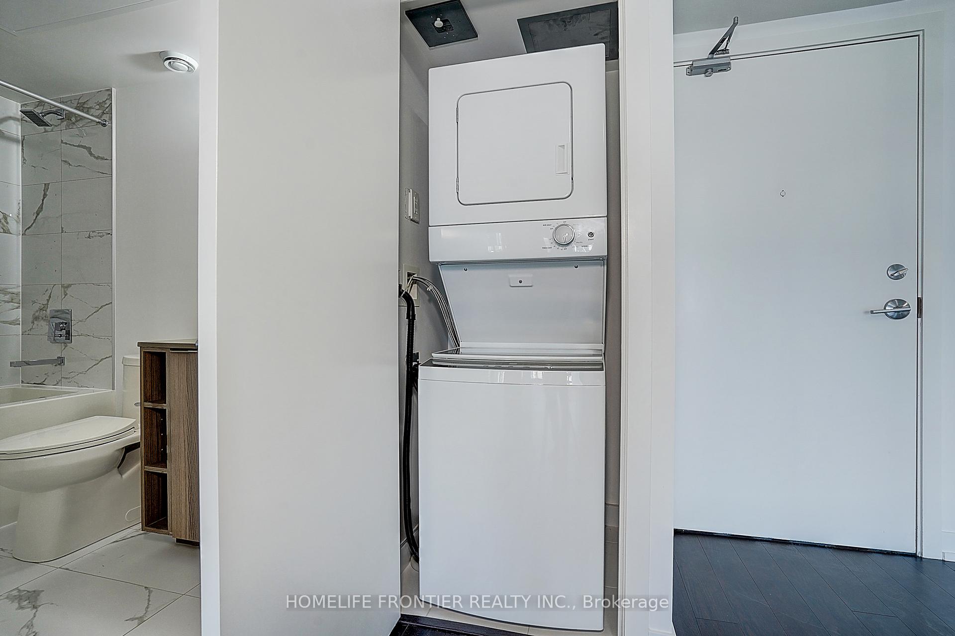 2 Bedrooms Condo at 85 Wood,  Toronto For sale