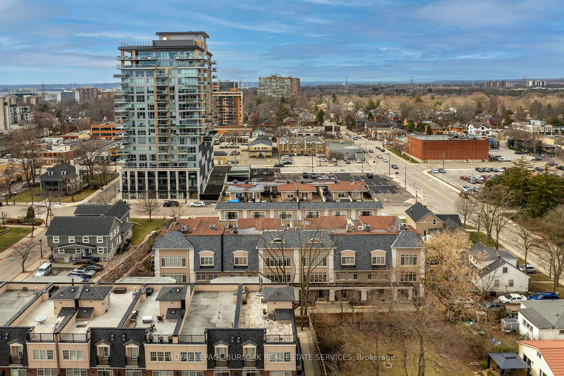3 Bedrooms Condo at 509 Elizabeth,  Burlington For sale