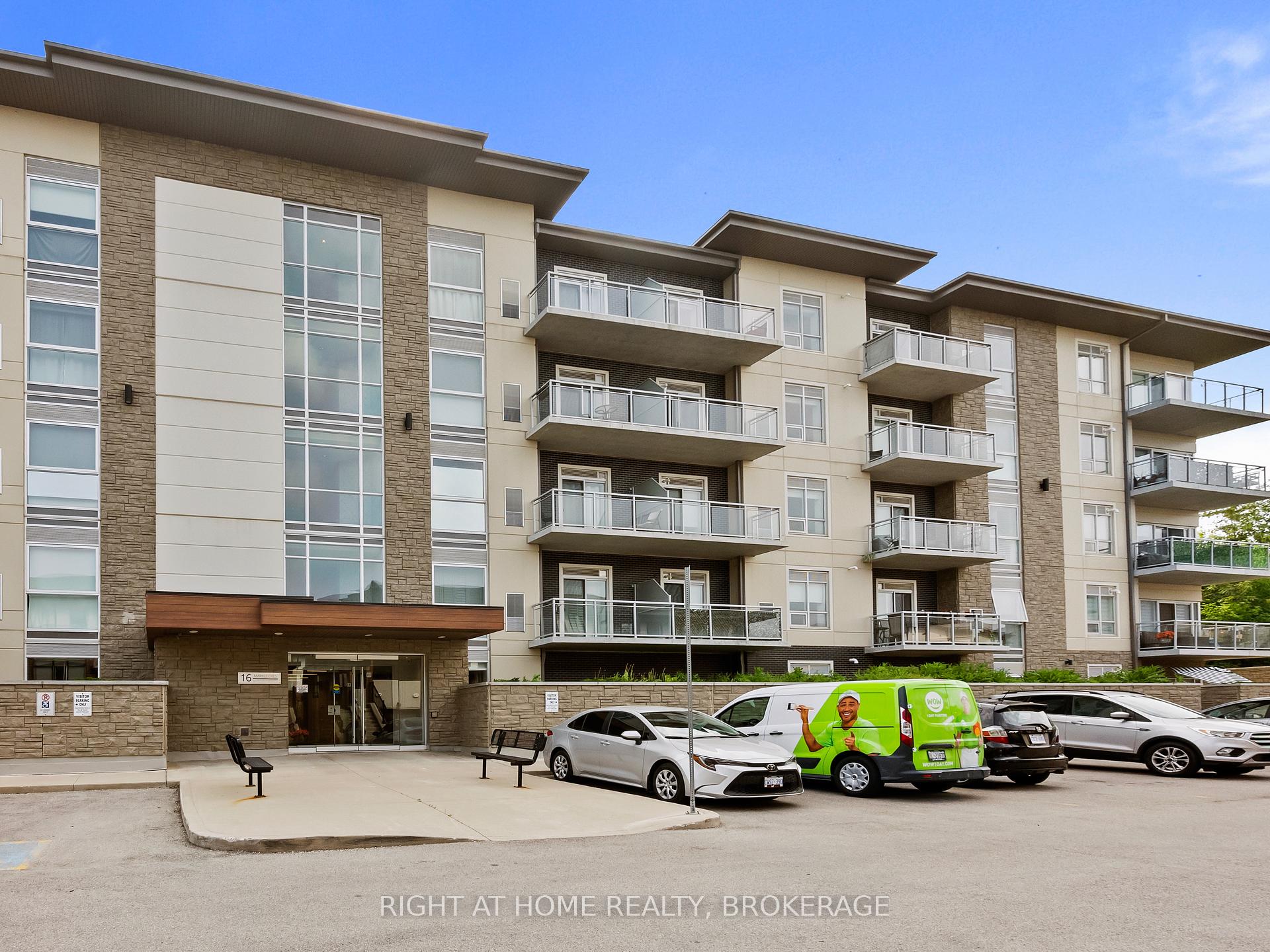 2 Bedrooms Condo at 16 Markle, Hamilton For sale