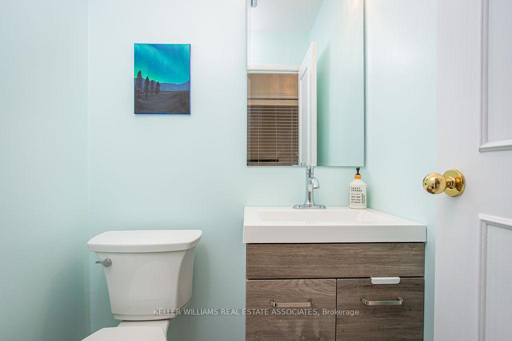 3 Bedrooms Condo at 2216 Upper Middle, Burlington For sale