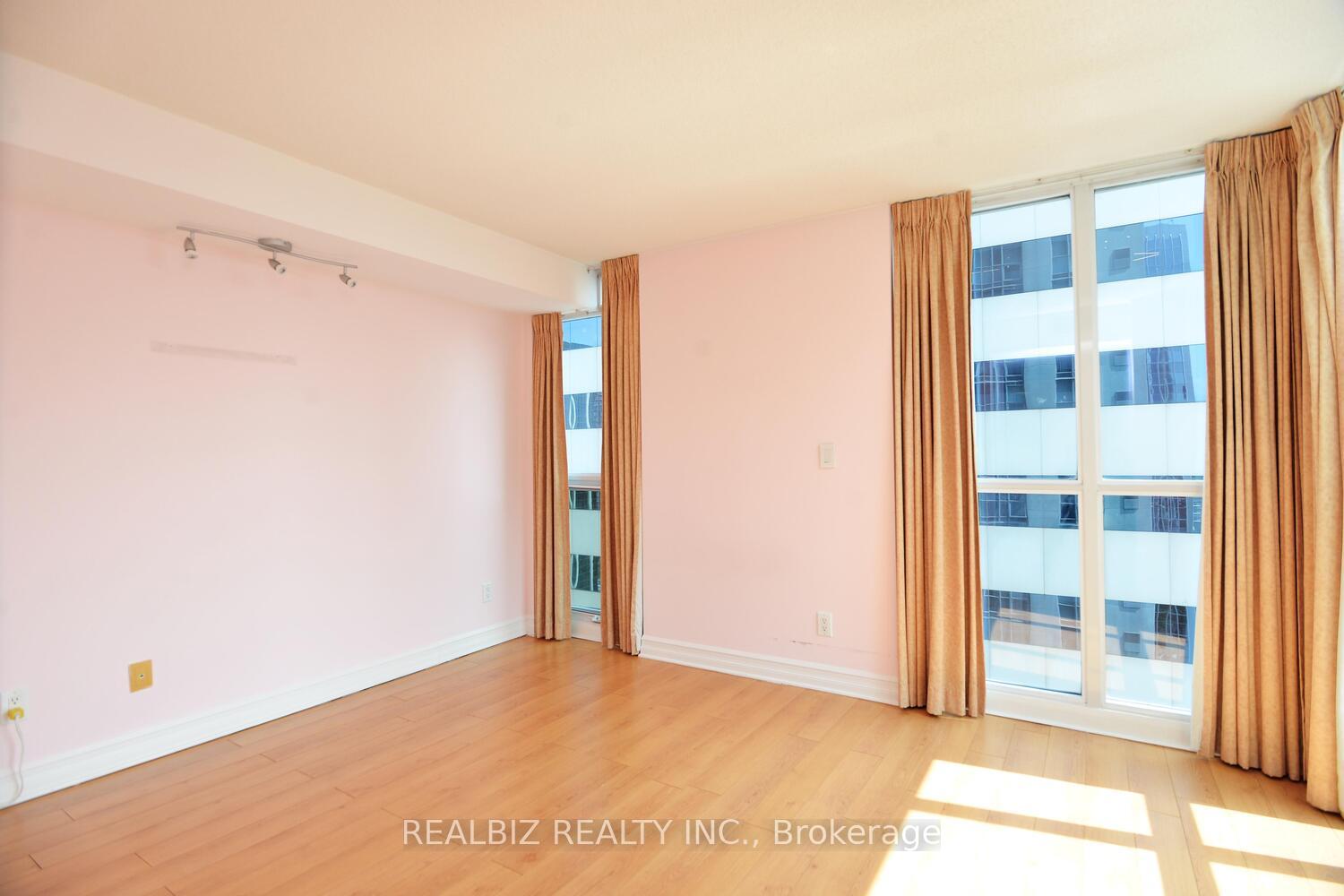 3 Bedrooms Condo at 4968 Yonge, Toronto For sale