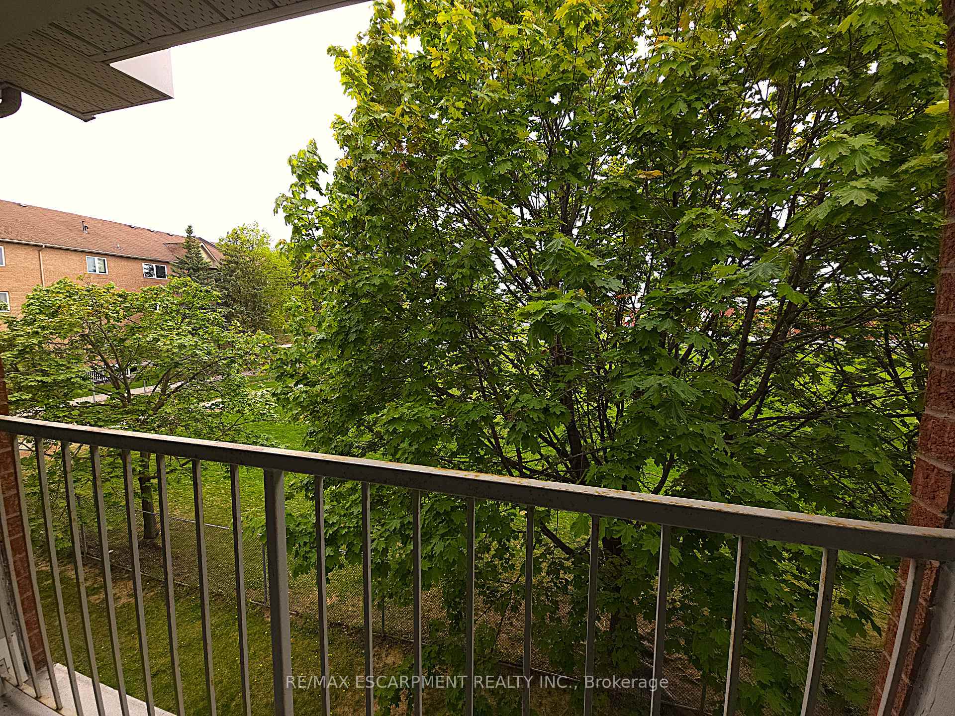 3 Bedrooms Condo at 101 Bristol, Mississauga For sale