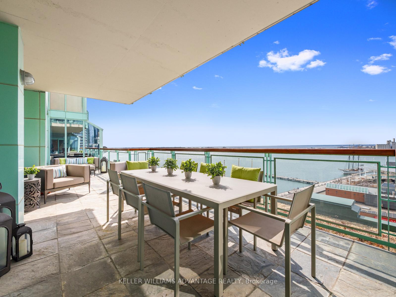5 Bedrooms Condo at 211 Queens, Toronto For sale