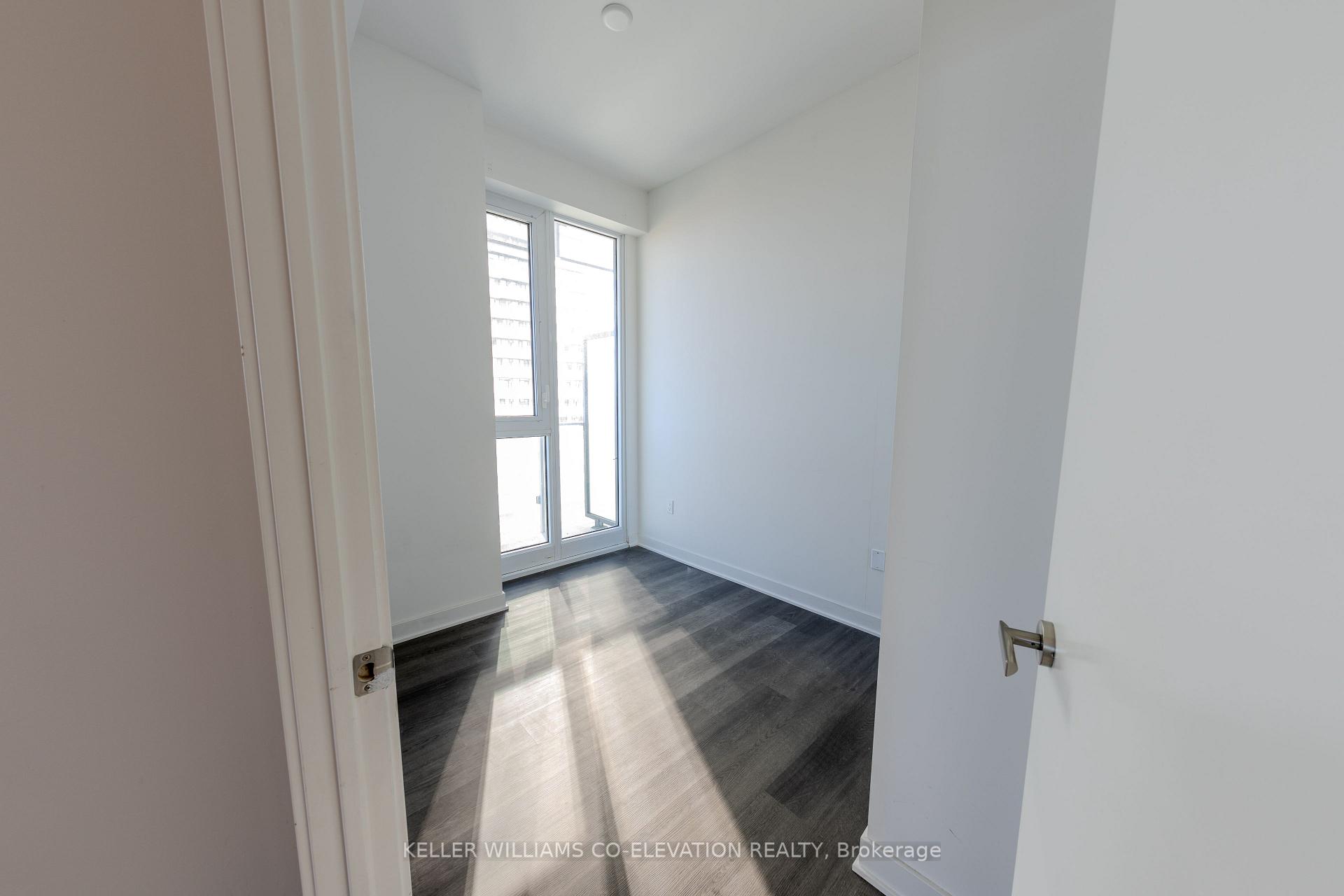 3 Bedrooms Condo at 3900 Confederation, Mississauga For sale