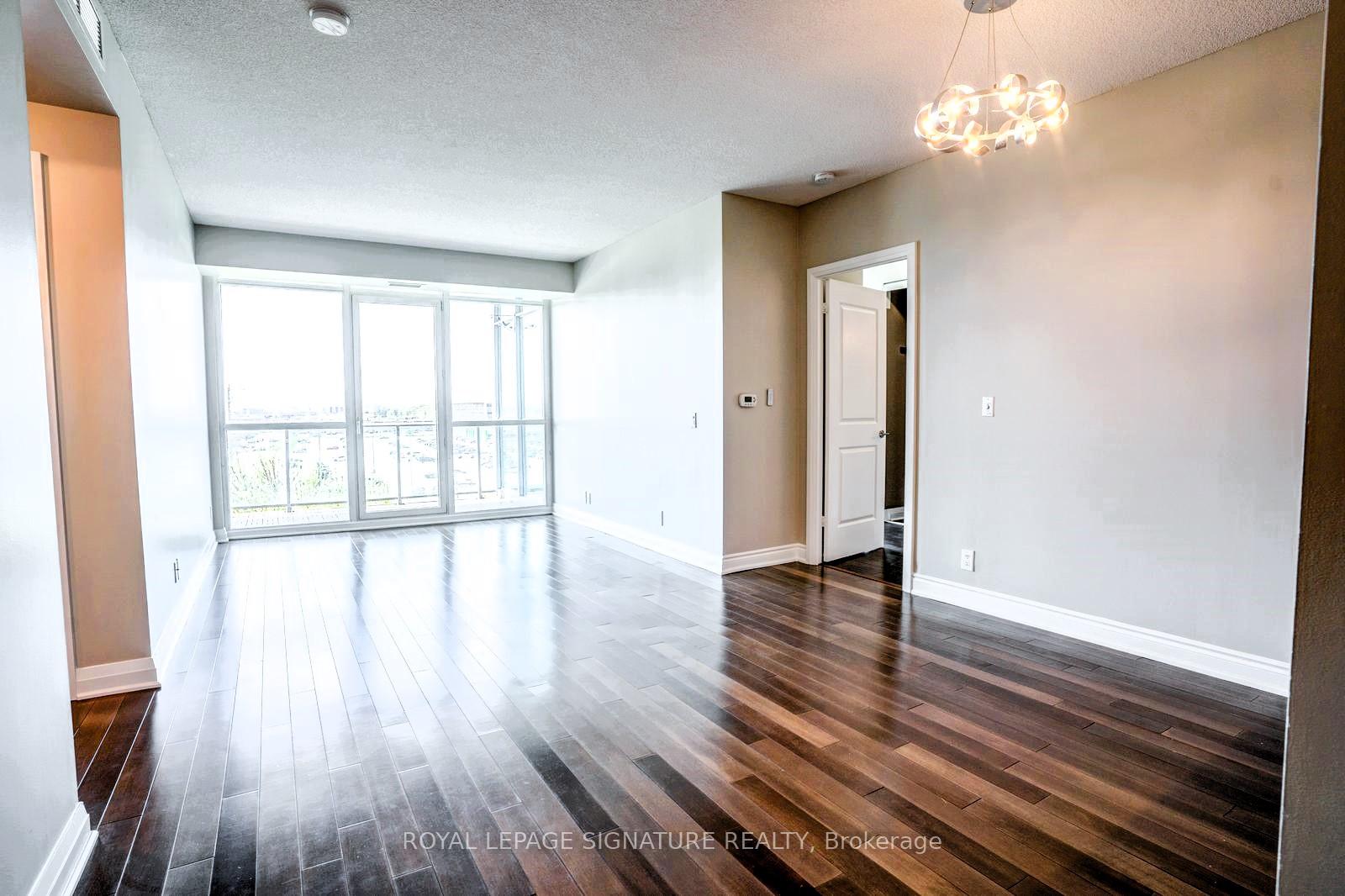 3 Bedrooms Condo at 1055 Southdown, Mississauga For sale
