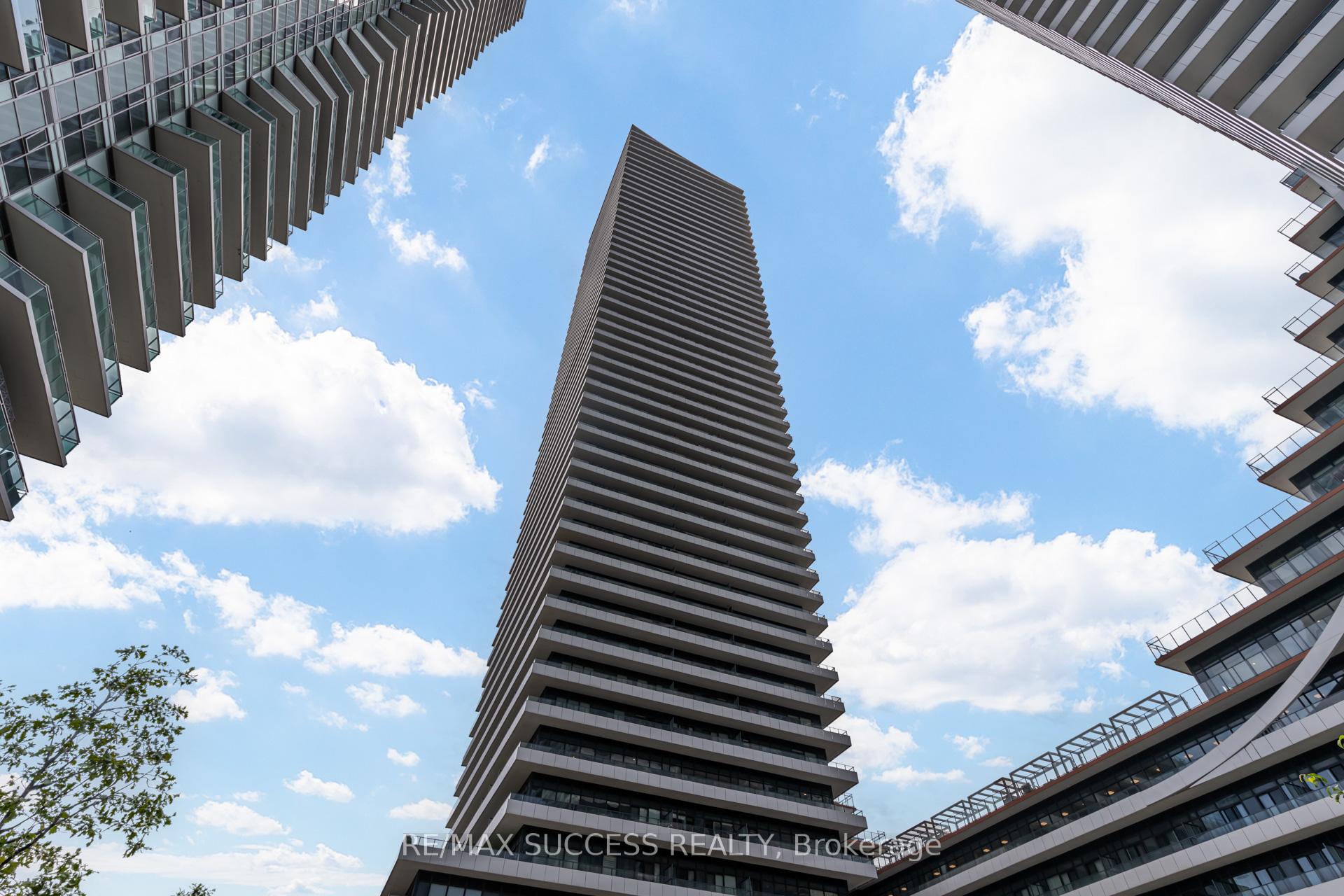3 Bedrooms Condo at 20 Shore breeze, Toronto For sale