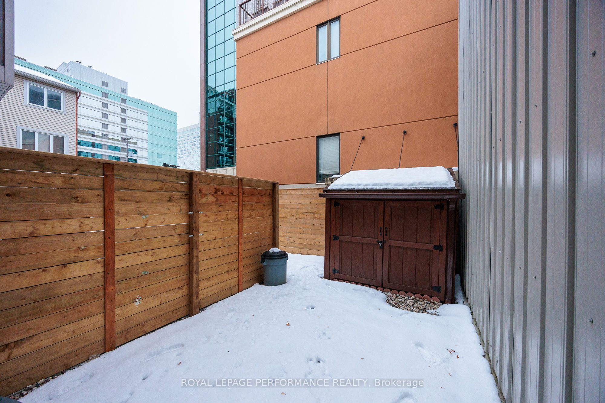 9 Allendale Private, OttawaCentre, ON K2P 2J3