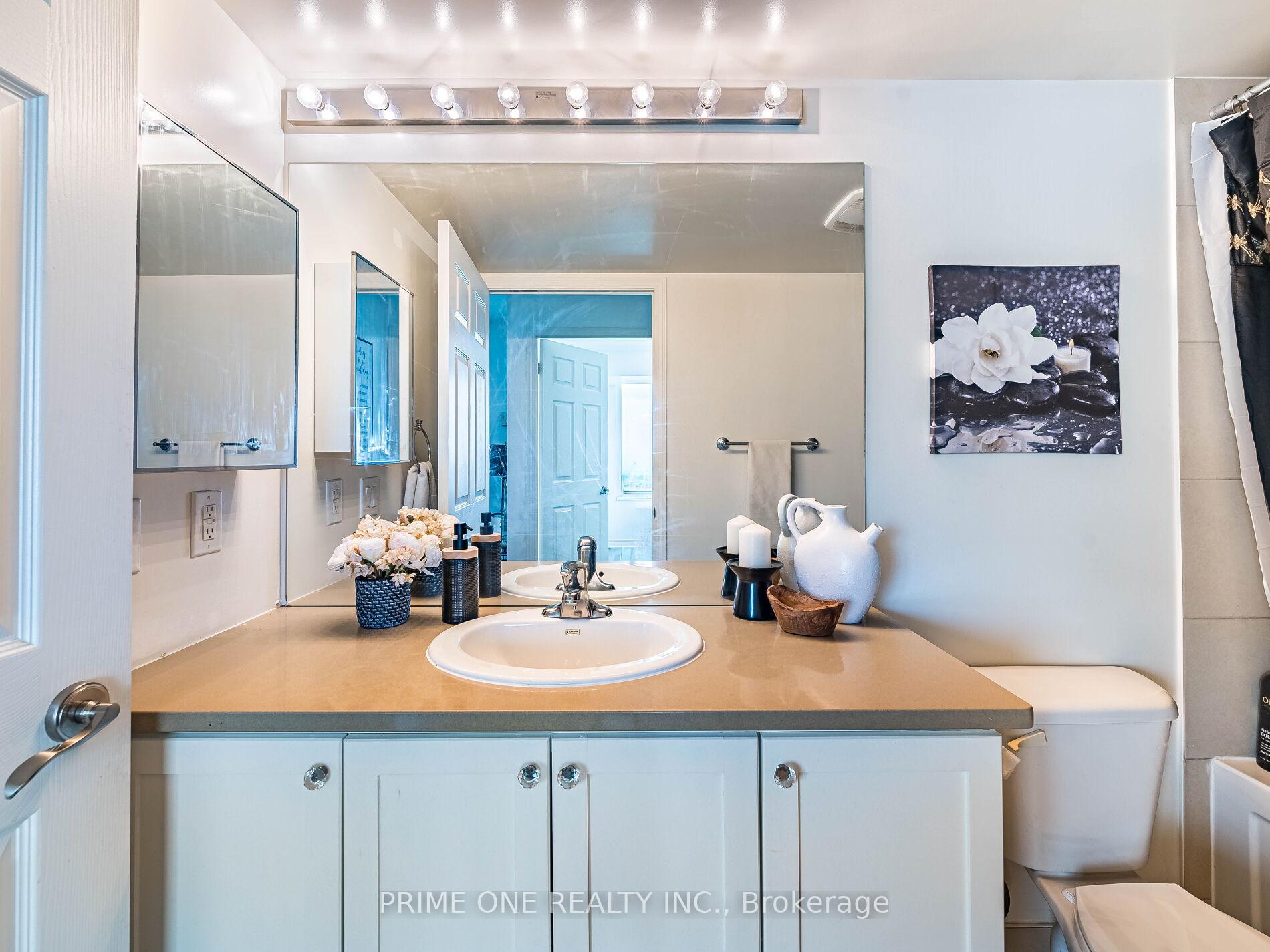 2 Bedrooms Condo at 88 Grangeway, Toronto For sale