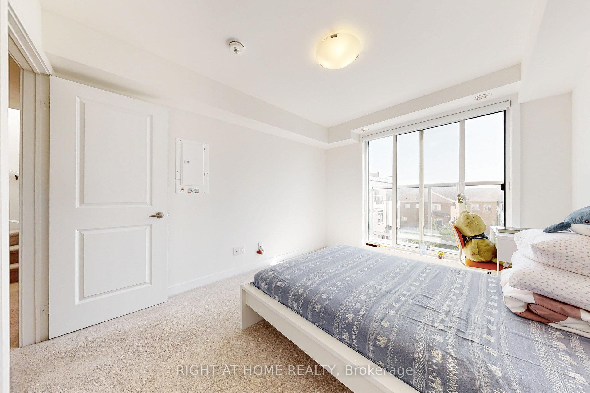 2 Bedrooms Condo at 3058 Sixth, Oakville For sale