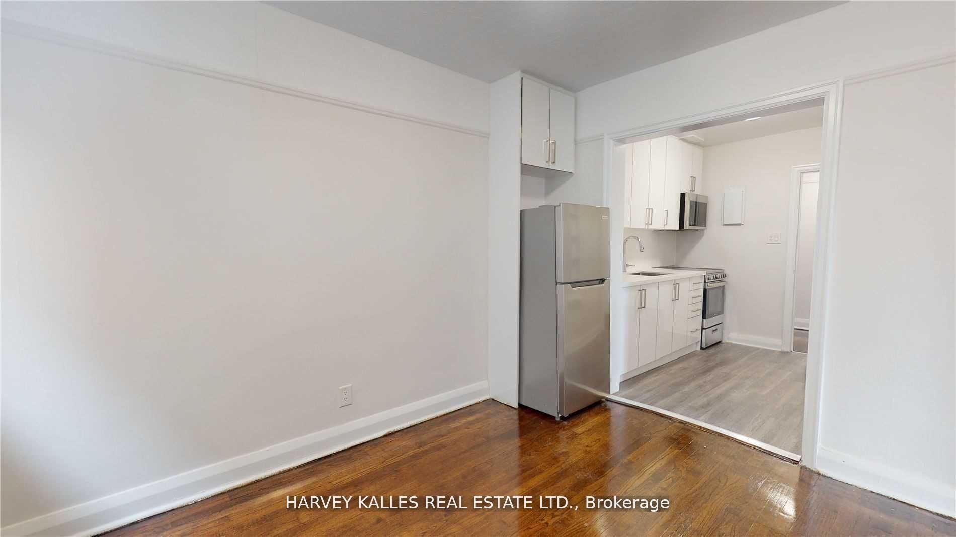 320 Lonsdale Road 8