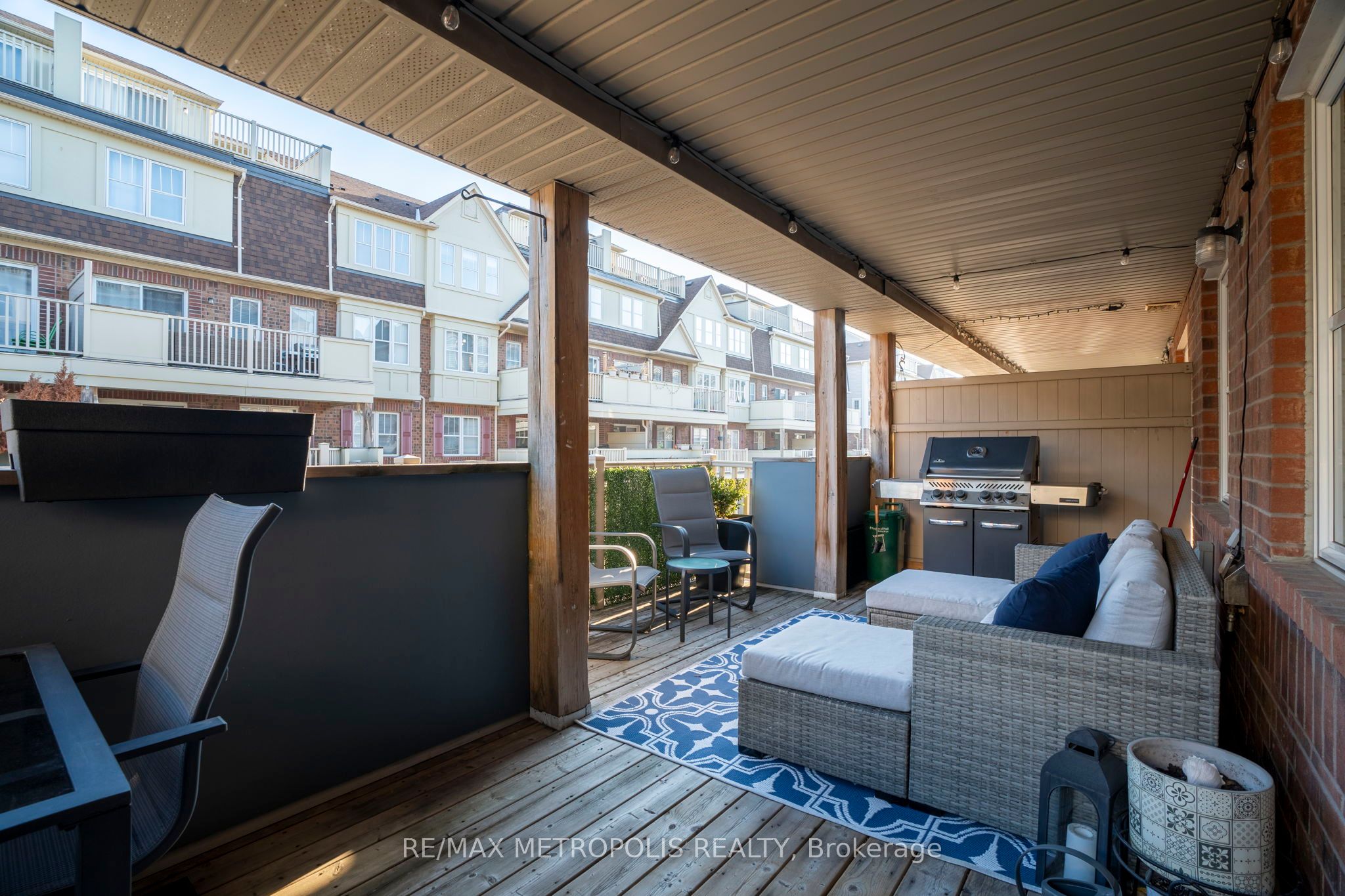 734 Neighbourhood Circle, #4