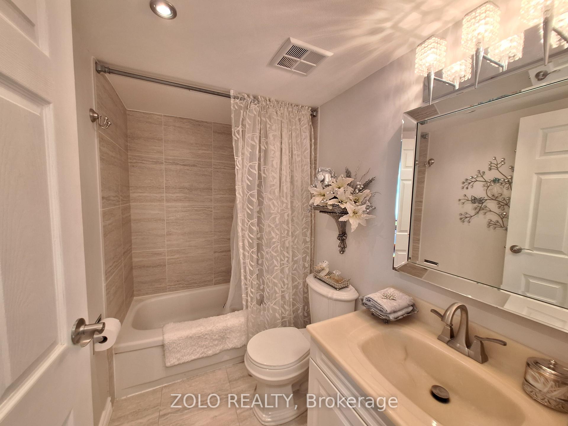 3 Bedrooms Condo at 300 Webb, Mississauga For sale