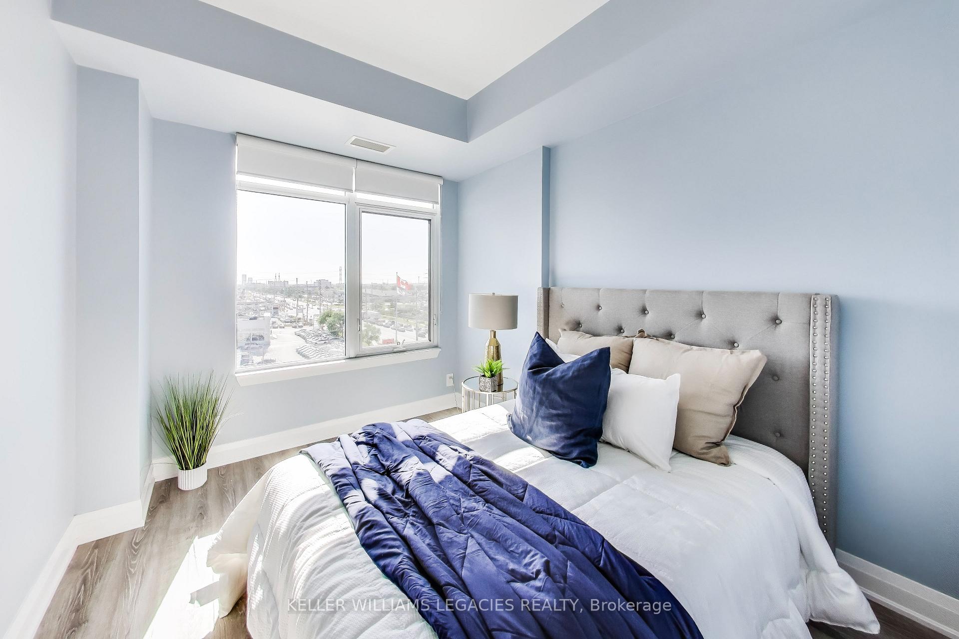 1 Bedroom Condo at 12 Woodstream, Vaughan For sale