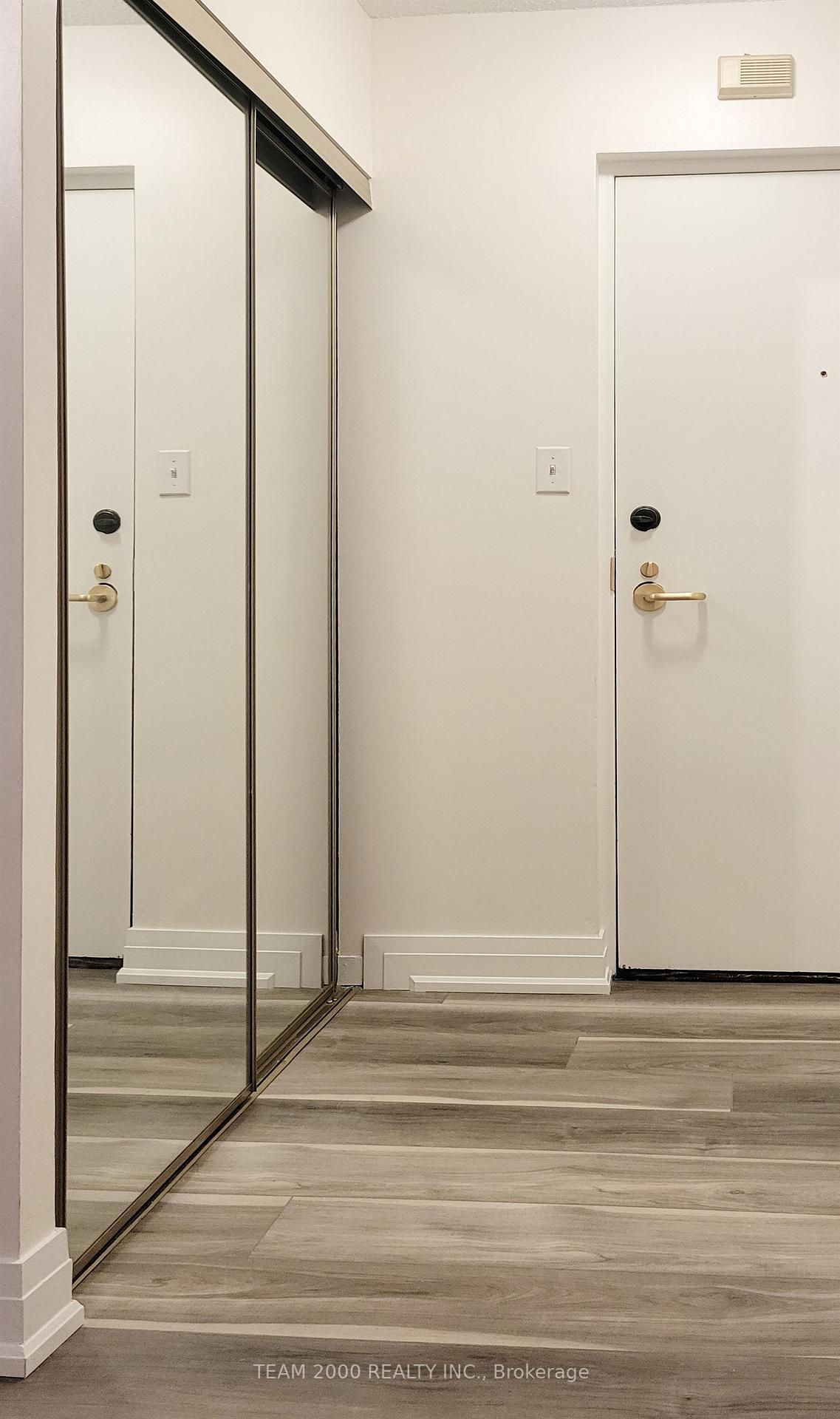 1 Bedroom Condo at 88 Charles,  Toronto For sale