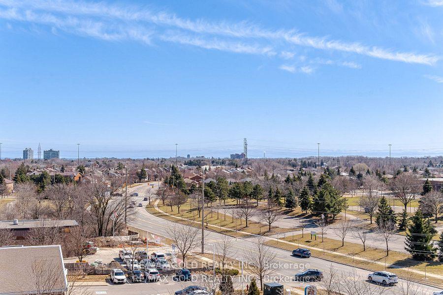 2 Bedrooms Condo at 4633 Glen Erin, Mississauga For sale