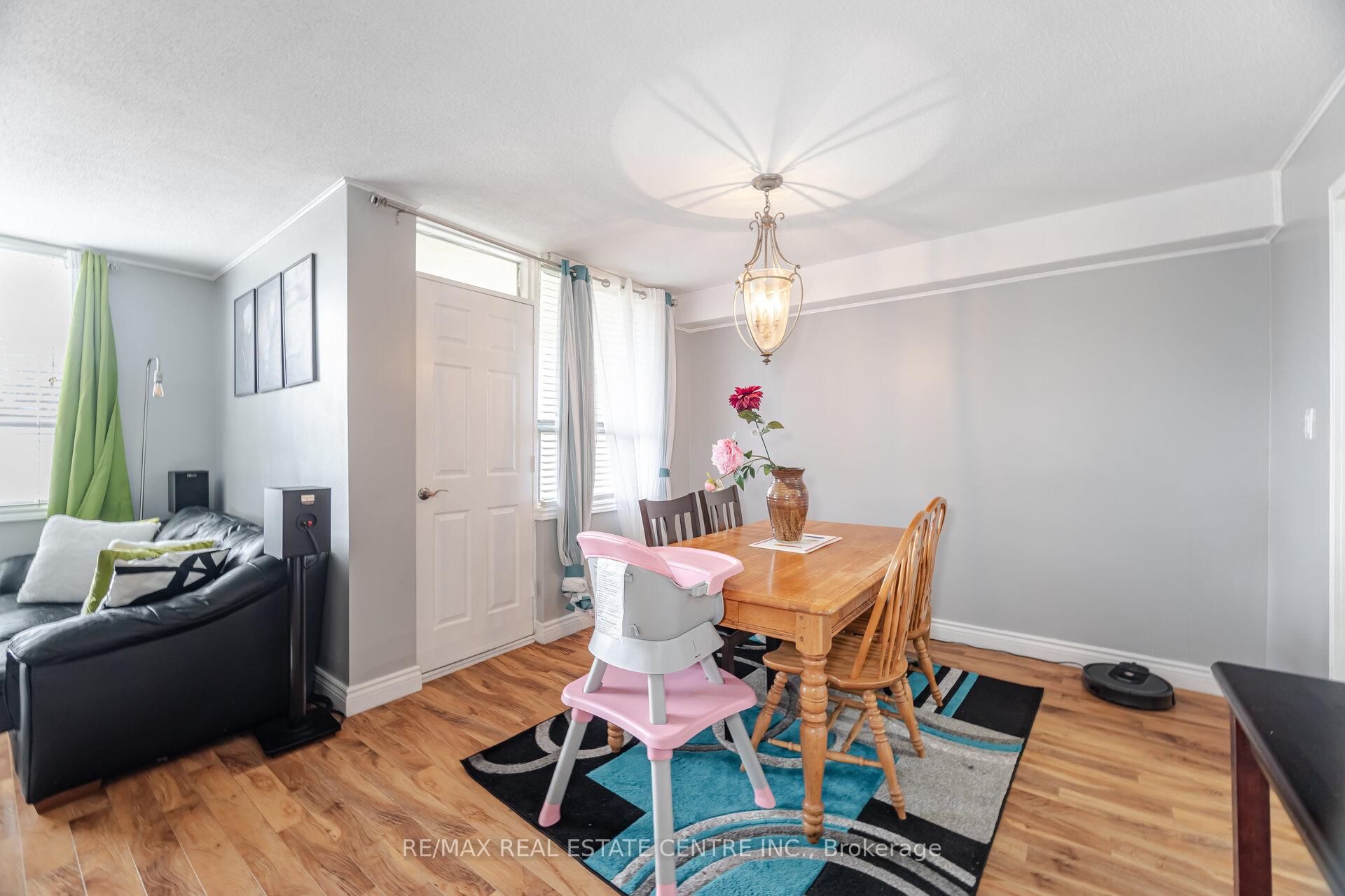 2 Bedrooms Condo at 2825 Islington, Toronto For sale