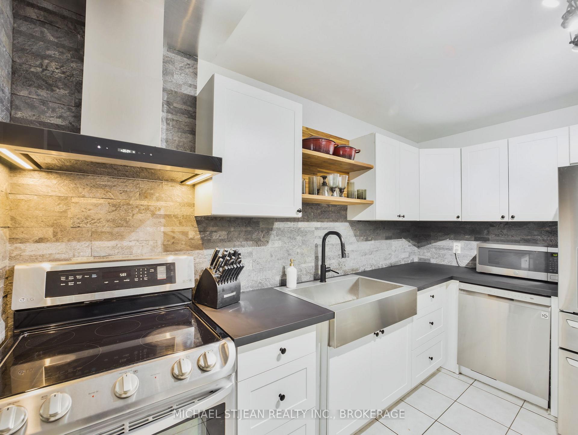 3 Bedrooms Condo at 1889 Upper Wentworth, Hamilton For sale
