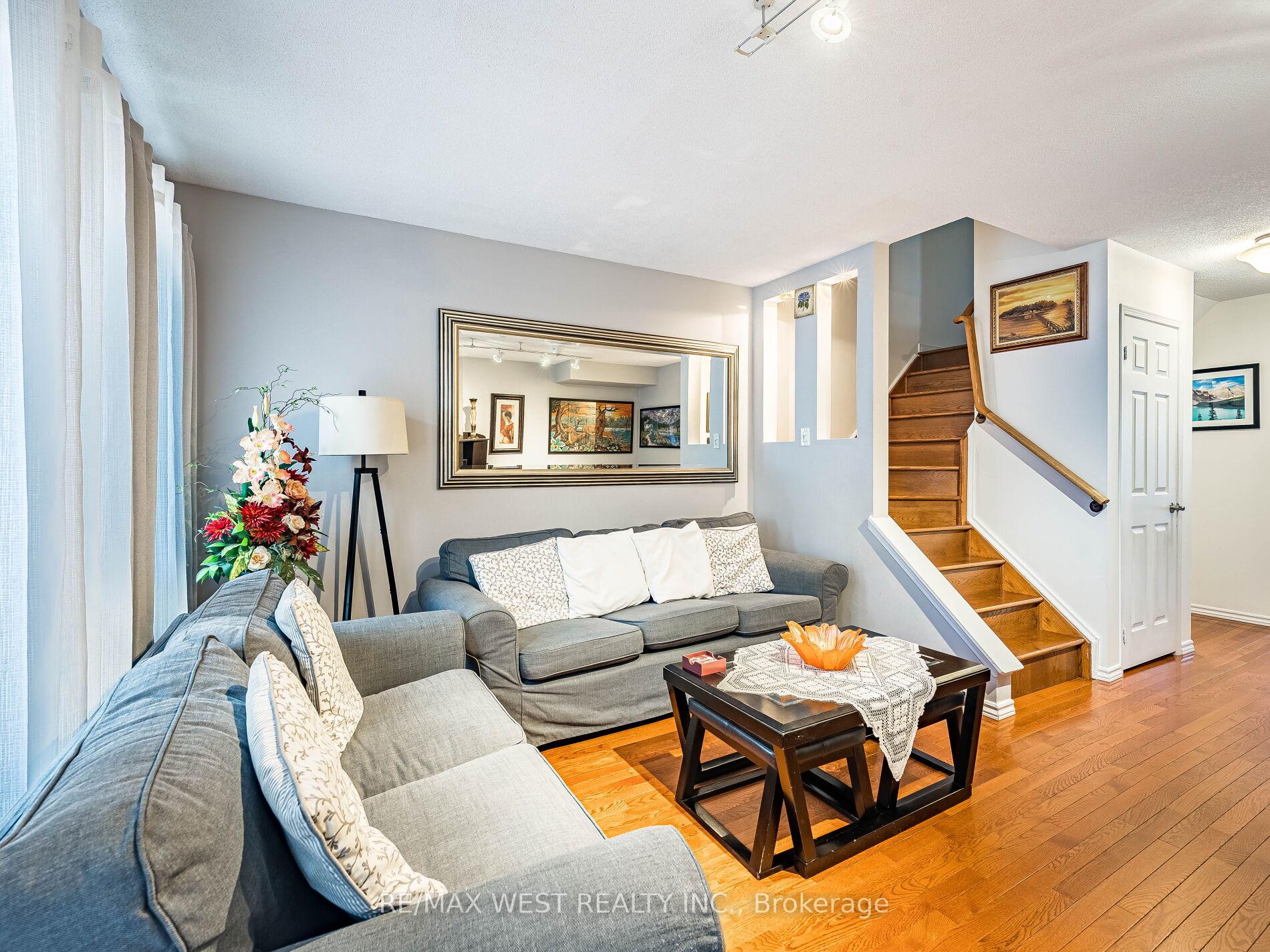 4 Bedrooms Condo at 1168 Arena, Mississauga For sale