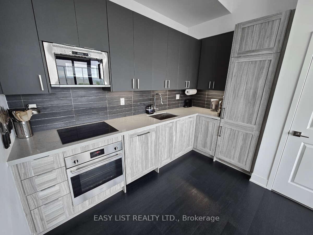 2 Bedrooms Condo at 2908 Highway 7, Vaughan For sale