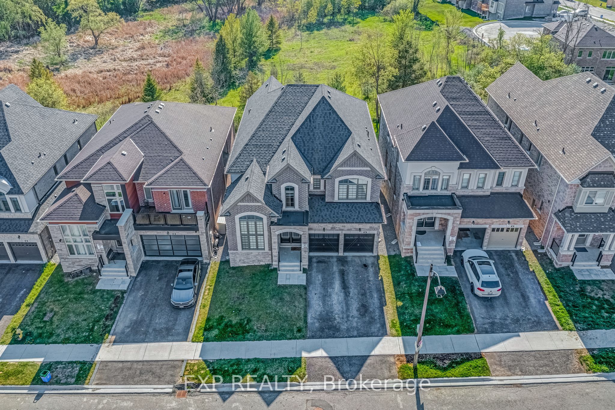 24 Upbound Court, East Gwillimbury, ON L9N 0E5