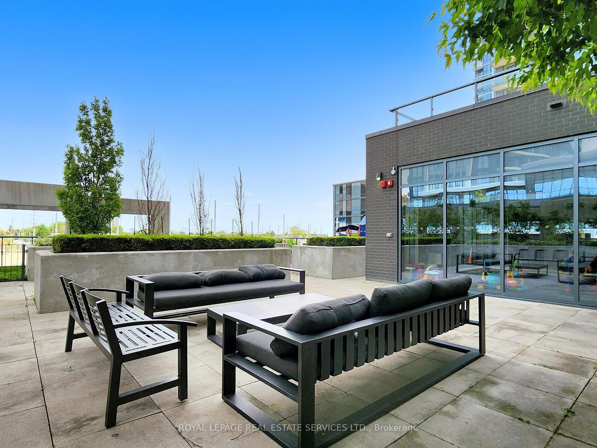 3 Bedrooms Condo at 5025 Four Springs, Mississauga For sale