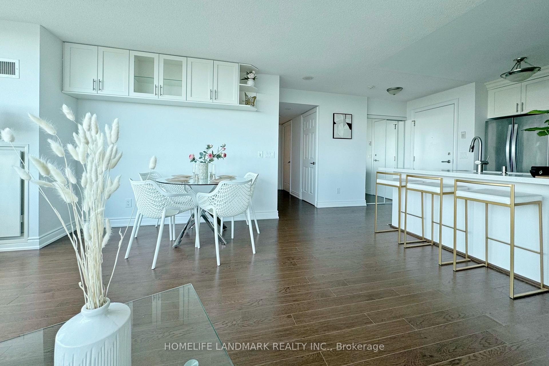 3 Bedrooms Condo at 15 Greenview, Toronto For sale