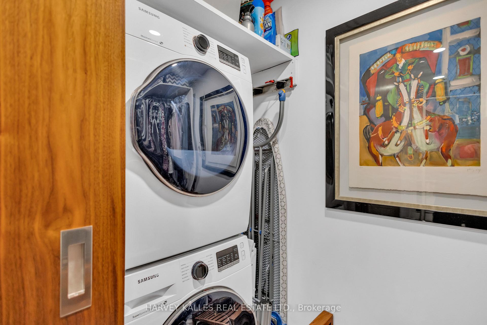 2 Bedrooms Condo at 1331 Bay, Toronto For sale