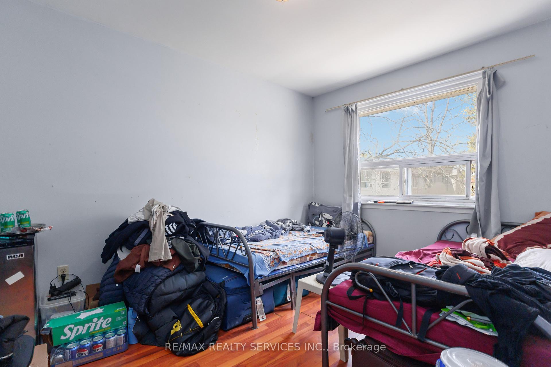 5 Bedrooms Condo at 2075 Warden,  Toronto For sale