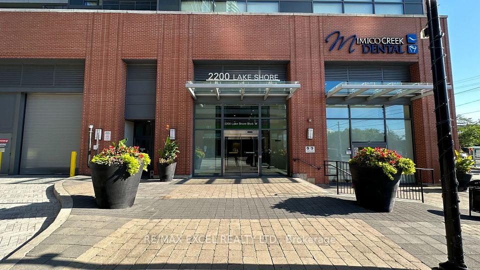 2200 Lakeshore