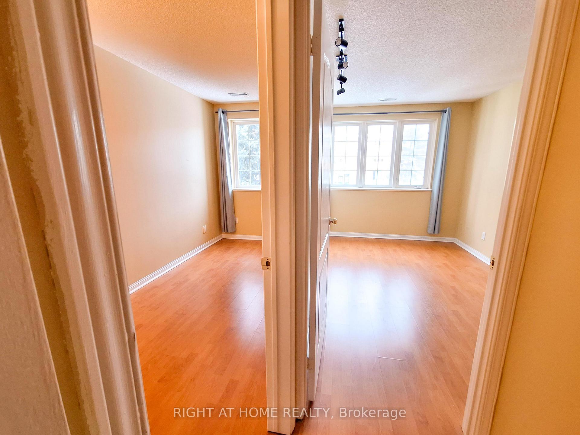 4 Bedrooms Condo at 821 Grandview, Toronto For sale