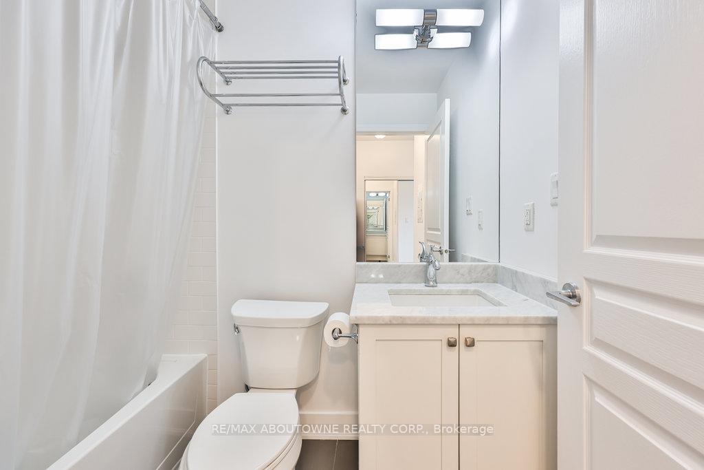 2 Bedrooms Condo at 128 Garden, Oakville For sale