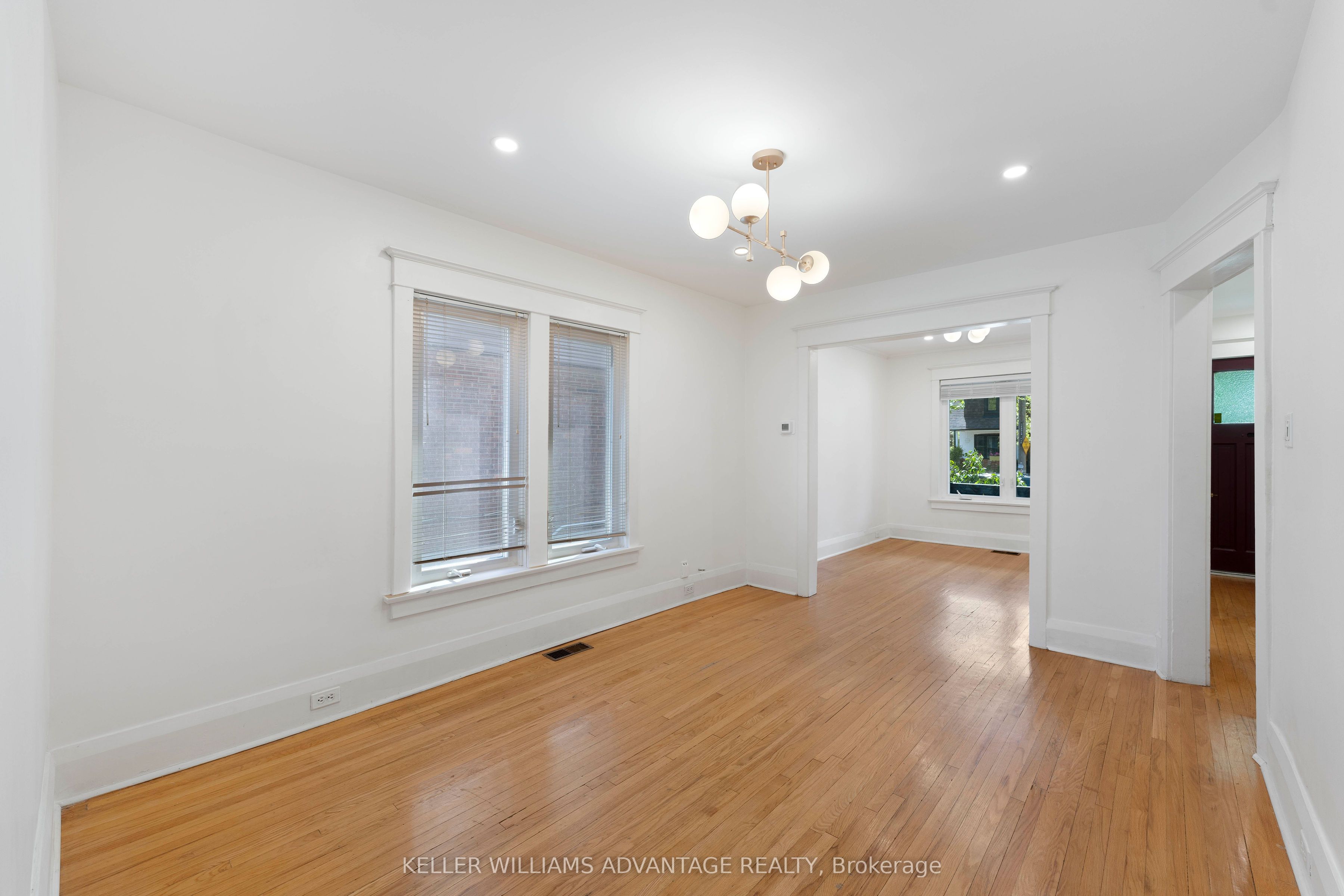 31 Hiltz Avenue, Toronto, ON M4L 2N6