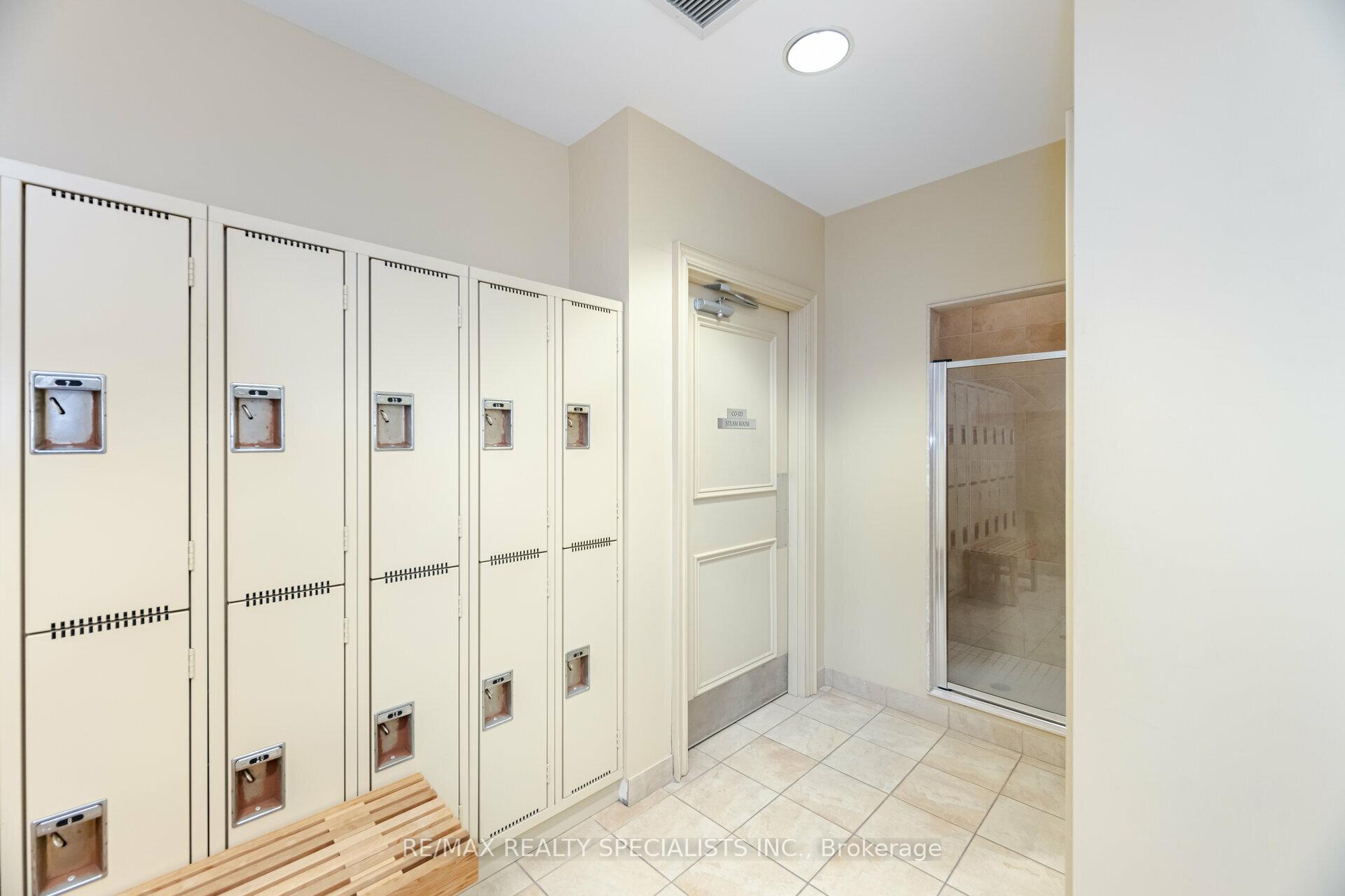 3 Bedrooms Condo at 399 Elizabeth, Burlington For sale