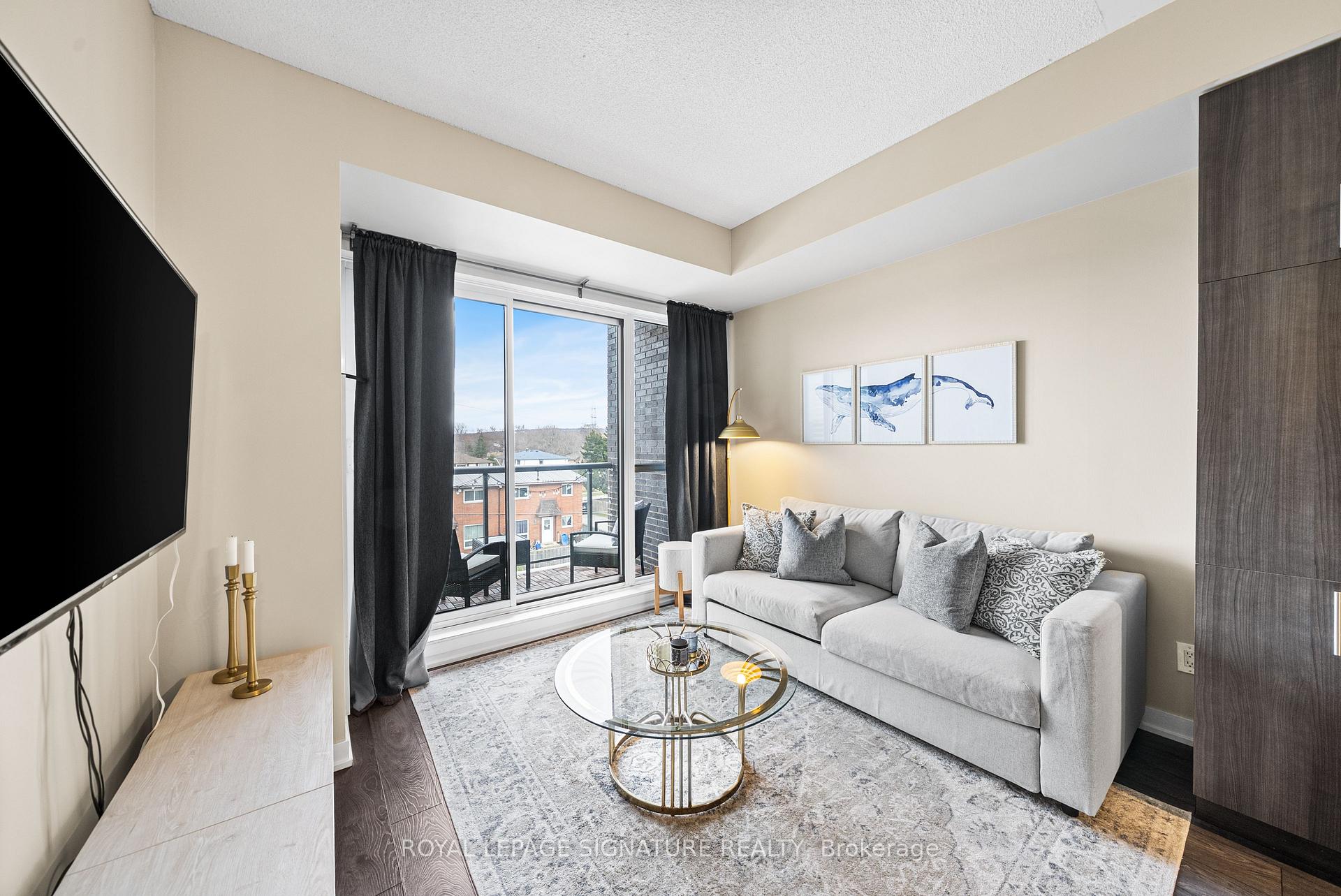 2 Bedrooms Condo at 1284 Guelph, Burlington For sale