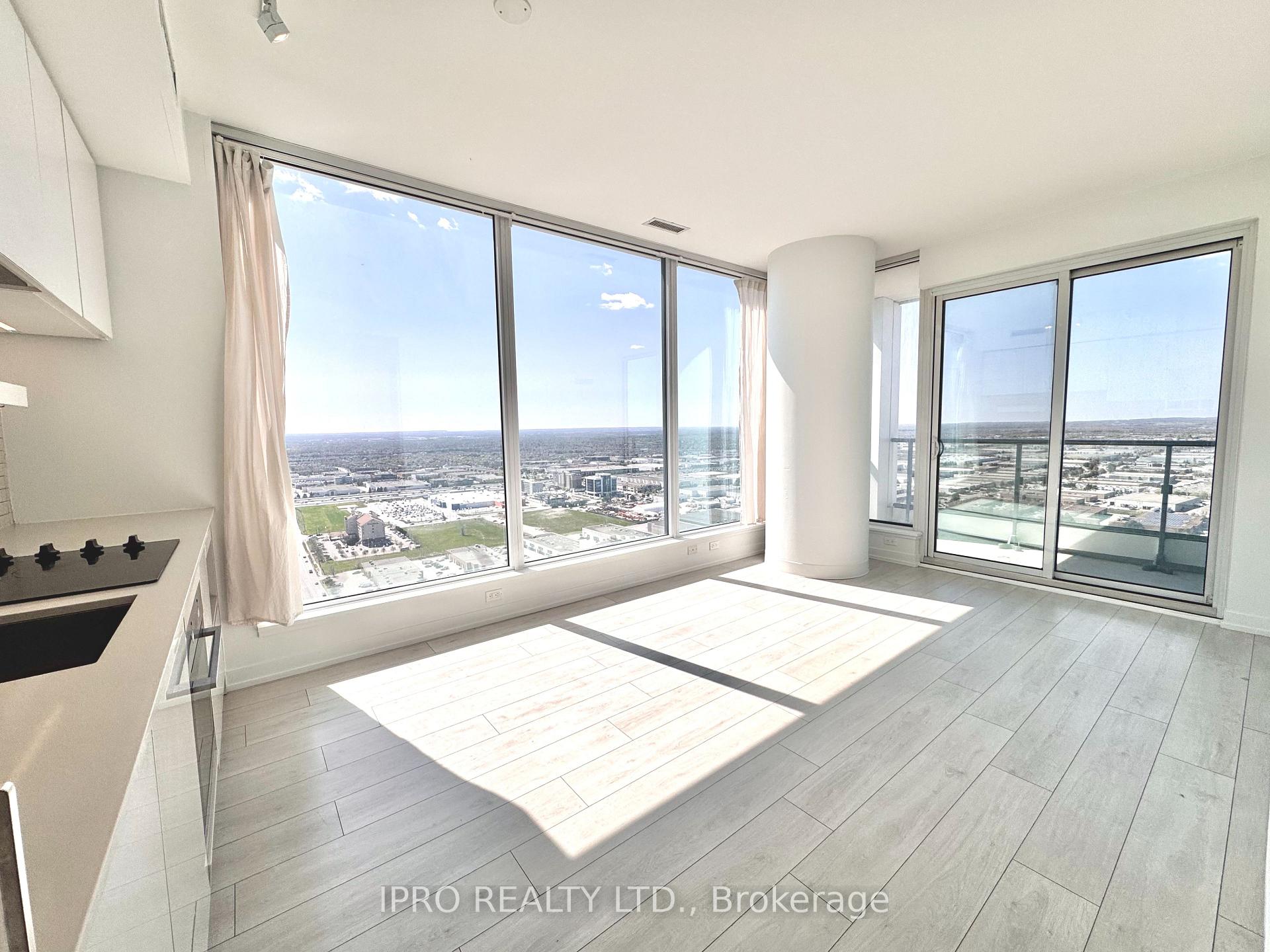 2 Bedrooms Condo at 898 Portage, Vaughan For sale