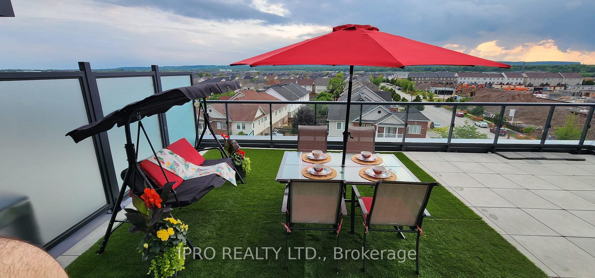 2 Bedrooms Condo at 3200 Dakota, Burlington For sale