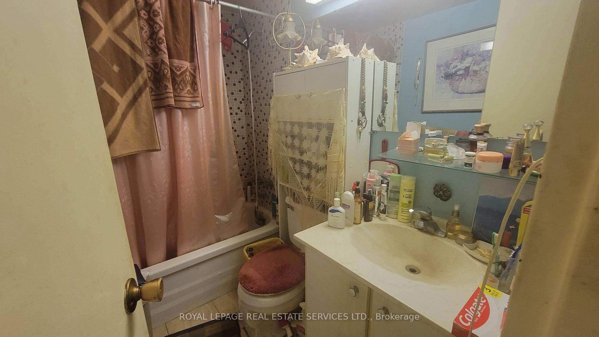 2 Bedrooms Co-op at 151 La Rose,  Toronto For sale