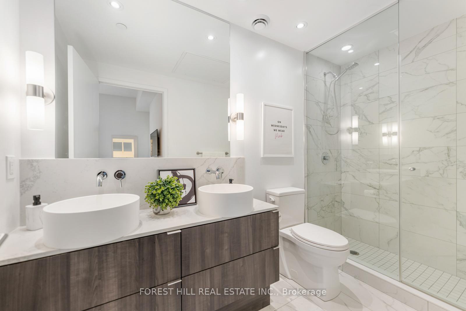 2 Bedrooms Condo at 161 Roehampton, Toronto For sale