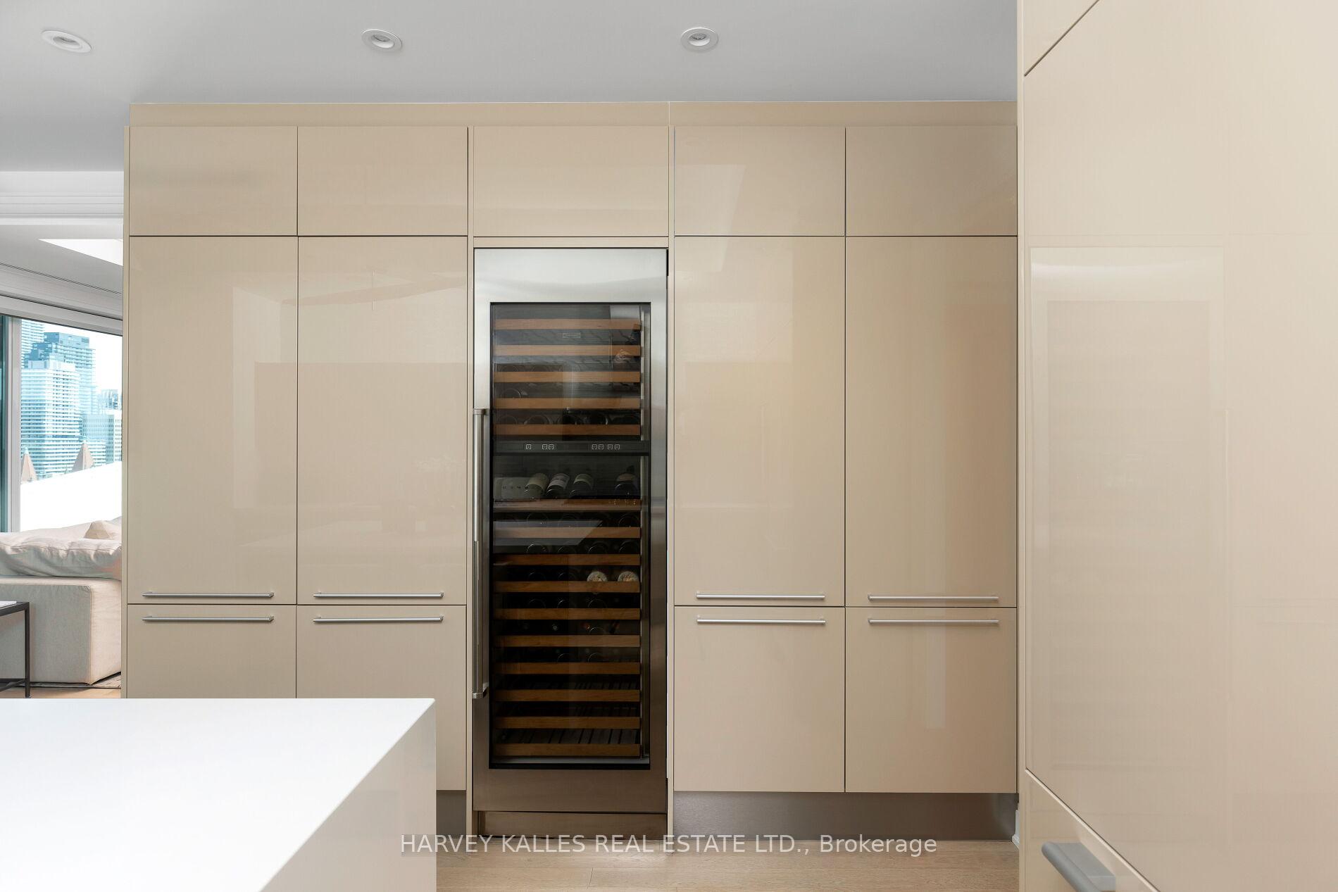 206 Bloor Street W 1202