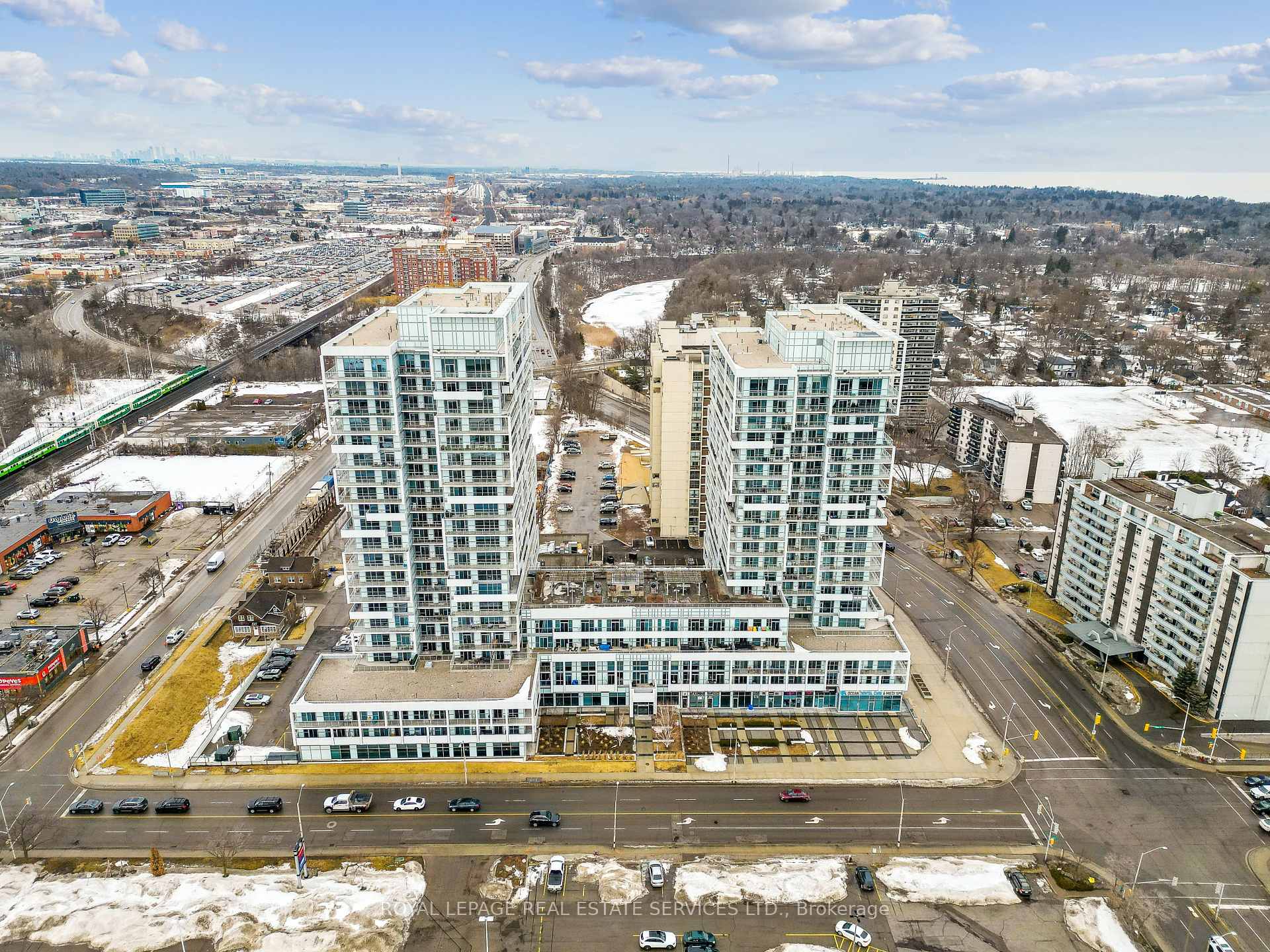 2 Bedrooms Condo at 65 Speers,  Oakville For sale