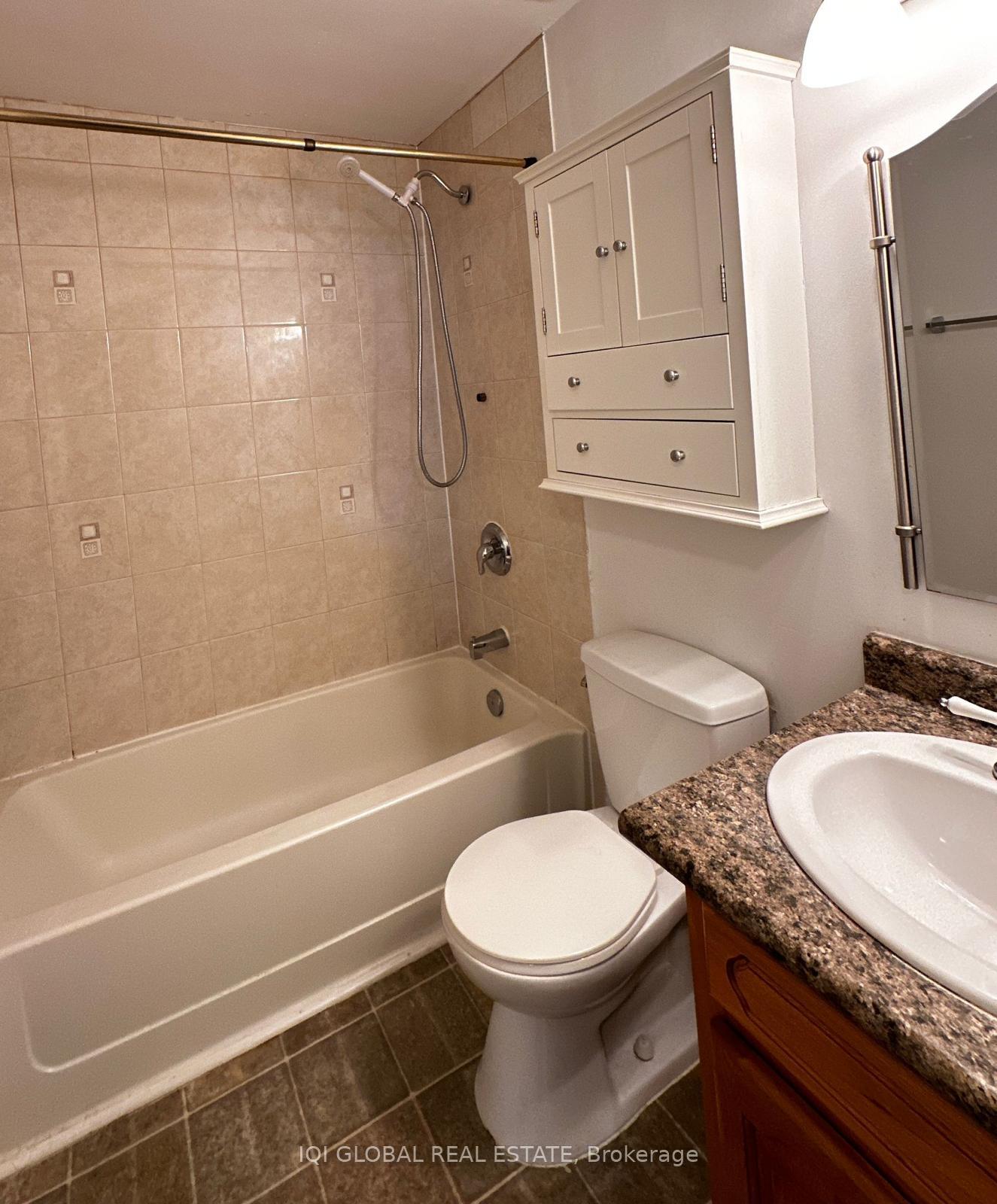 3 Bedrooms Condo at 3500 South Mills, Mississauga For sale