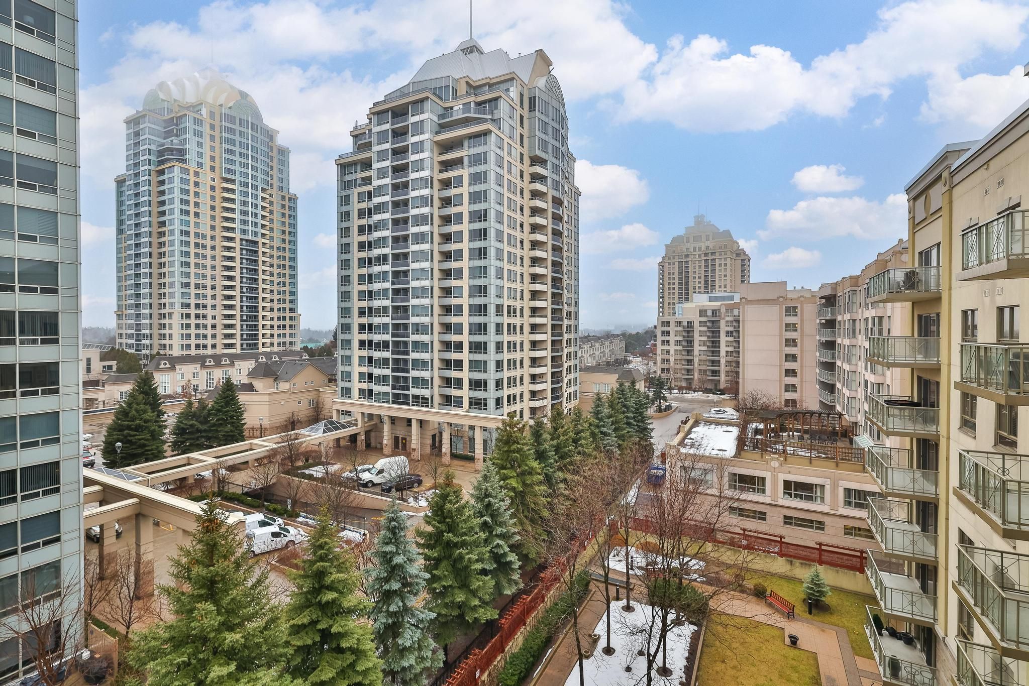 12 Rean Drive 811